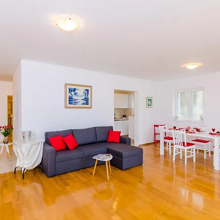 Grand Apartment *